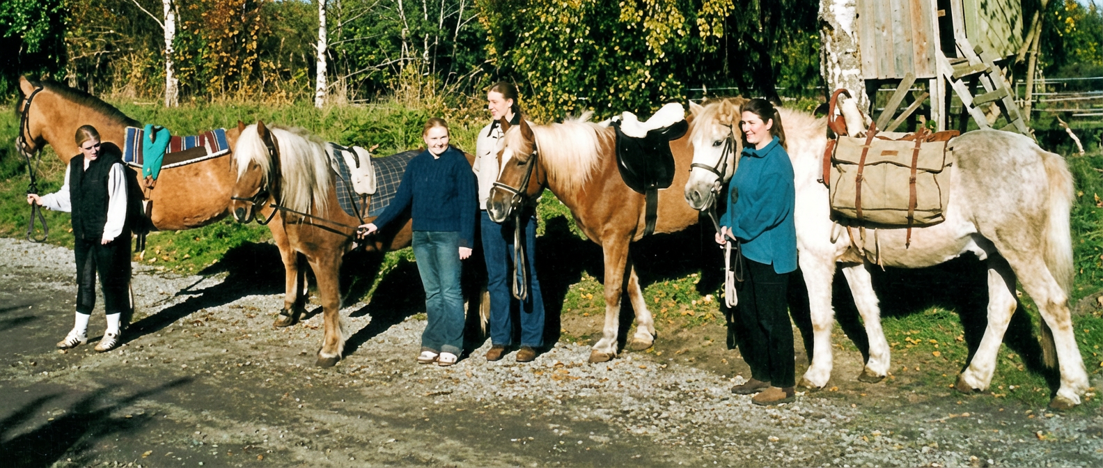 Menschen mit Therapiepferden
